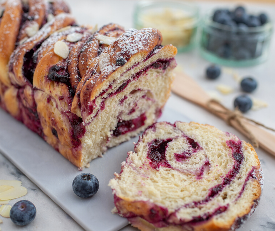Babka vegană cu dulceață de afine