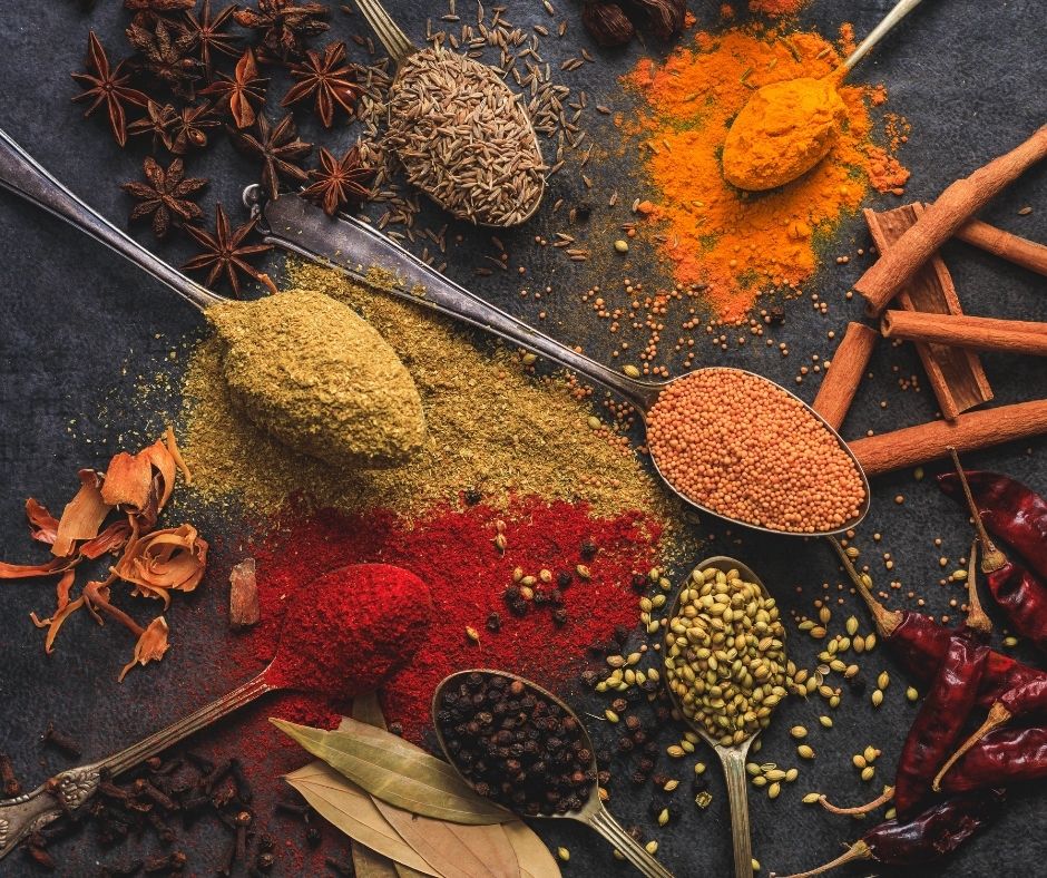 Condimente și ierburi aromatice – ce beneficii au?