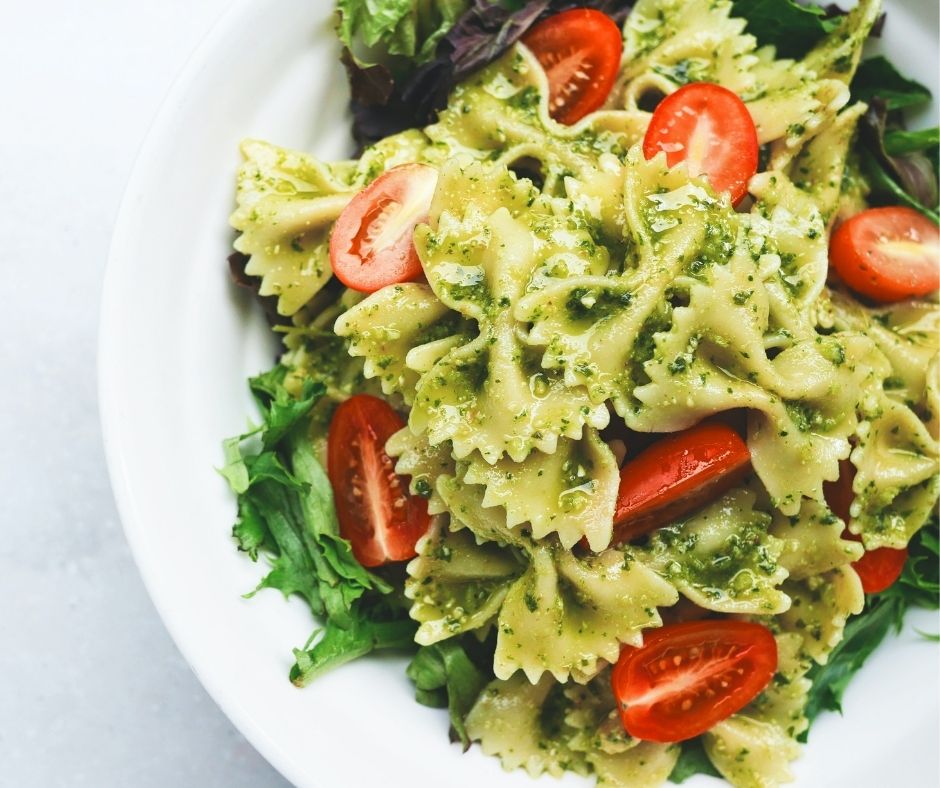Rețetă vegană de vară: paste cu pesto de busuioc