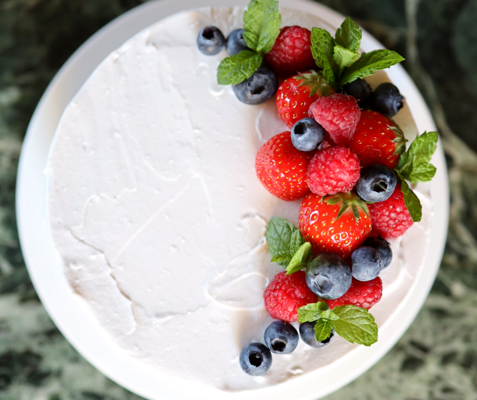 Tort Raw Vegan Cu Lapte De Cocos Și Fructe