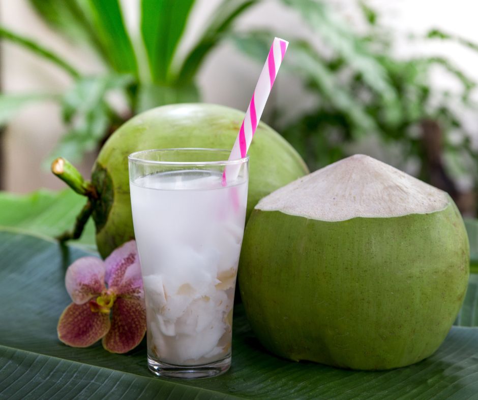 Apa de cocos - beneficii si hidratare